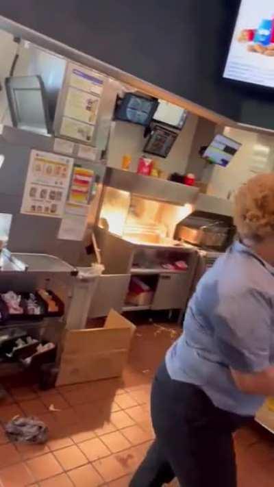 McDonald’s employees fighting 💀