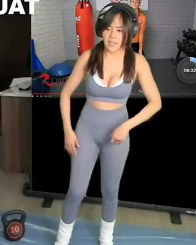 Neekolul working out