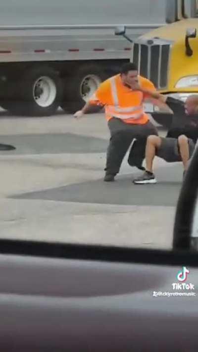 Guess why these 2 truckers are fighting