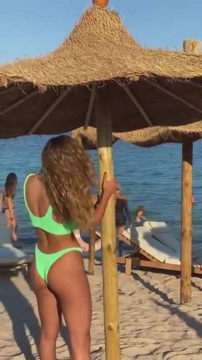 💚 👙