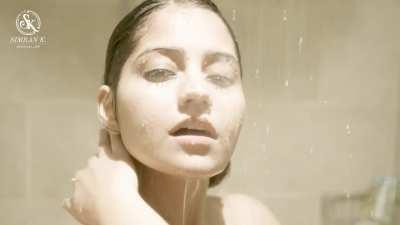 Who wanna take a shower with her?