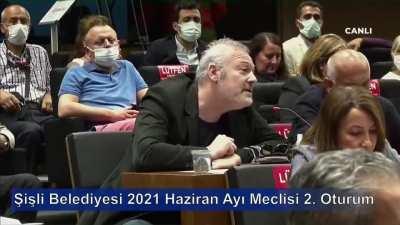 Levent Üzümcü'nün AKP'li Şişli belediye meclis üyesinin, CHP yüzünden senelerdir İstanbul'da cami yapamadık, tarzı laflarına tepkisi