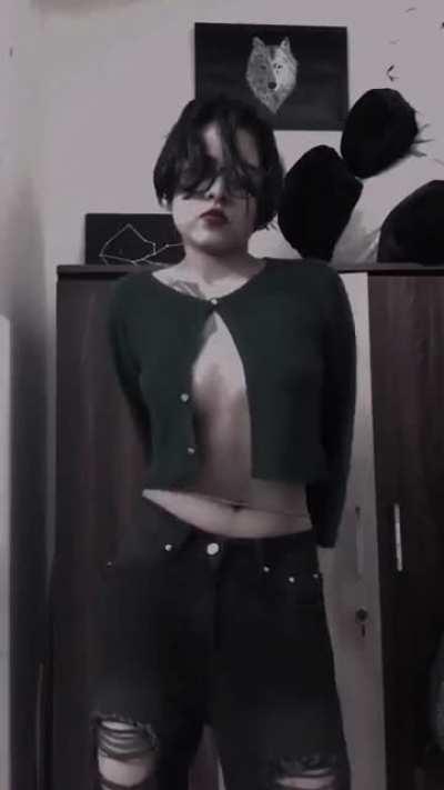 How many of you likes Petite girls