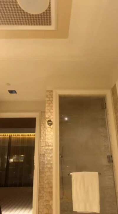 Jessica Dykstra(@shes_gorjess) flashing on IG live