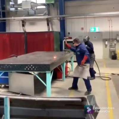 Smashing molten metal