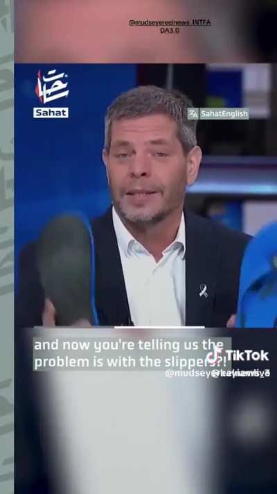 Israeli journalist mocks Netanyahu for losing against a militia wearing flip flops.