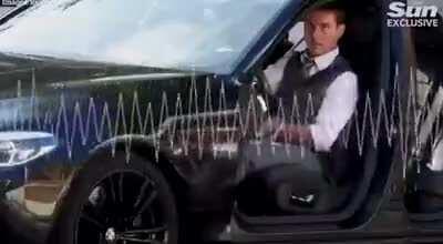 Tom Cruise dando um esporro na equipe de produção do filme 'Missão Impossível 7' por quebrarem os protocolos de segurança contra a Covid-19.