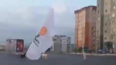 Ülkede koyunların oy verme hakkı var, neden köpeklerin olmasın ki