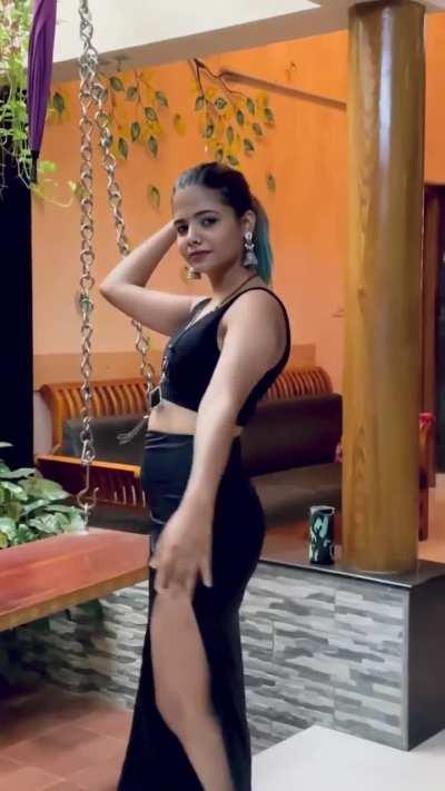 Uff kunju.. ivlde aa kakshavum body yum ufff 🥵🤤