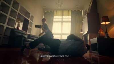 Elena Podkaminskaya Knees a Man in the Balls in Oligarch's Wife/Zhena Oligarkha 1x10