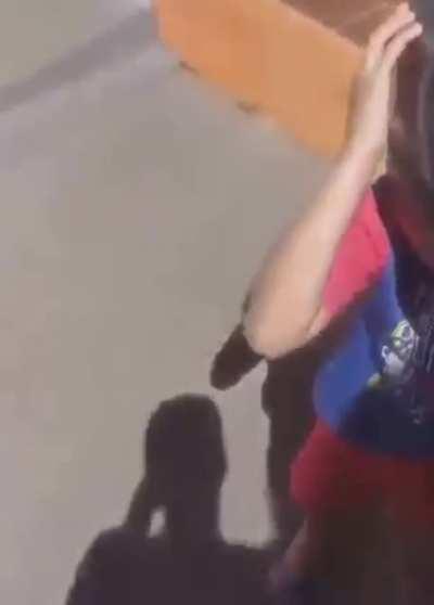 Por que você ta com esse capacete aí? - Pra evitar pancada!!