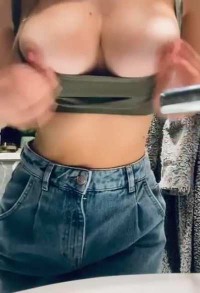 React if I can send you nudes