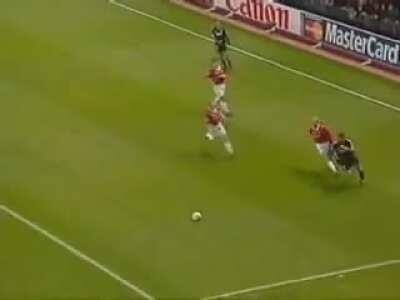 Old Trafford, April 19th, 2000. Fernando Redondo pulled off one of the most iconic plays in Champion League history.