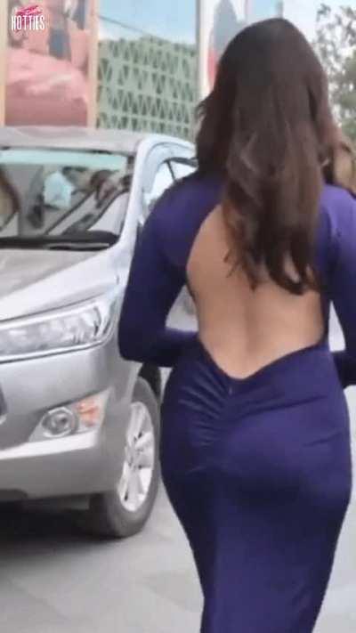 Milky Kutiya Tamanna Bhadwi Bhatia Intentionally Jiggling her Bubbly Meaty Ass with every step. Need to Turn This Meaty Ass Red while Buttfucking this Chinaal. Teasing Analslut