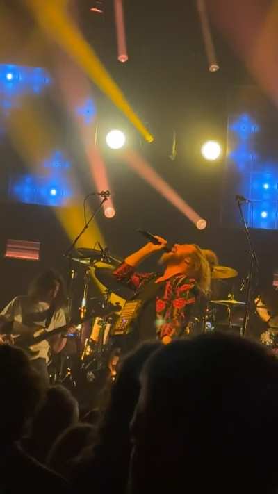 A cool moment from Chicago night 1 at the Salt Shed.