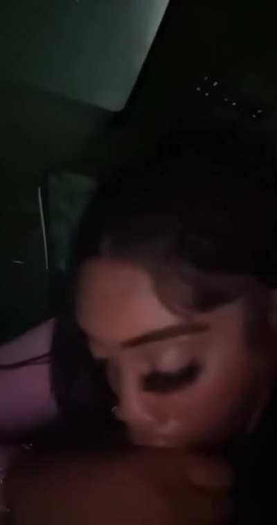 Ebony babe loves sucking in the car