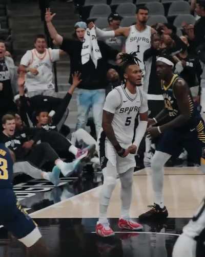 Another angle of Castle's dunk. The vibes are immaculate 🔥