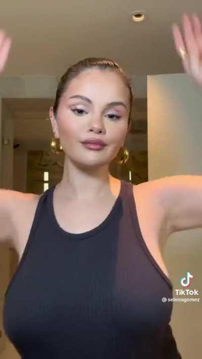 Here it is again but the full video. Them tits tho