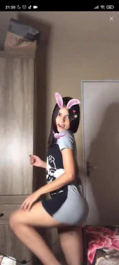 Aninha do Bigo live. Alguém tem algo mais dela?