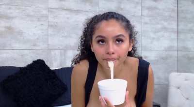 A little vomit compilation to start the weekend with a bang !