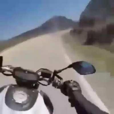 dirigindo minha moto... (cuidado som alto pra poha)