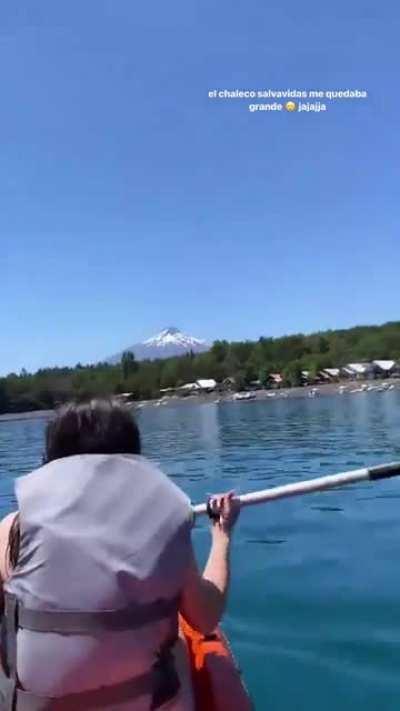 La vai mostrando el rico booty