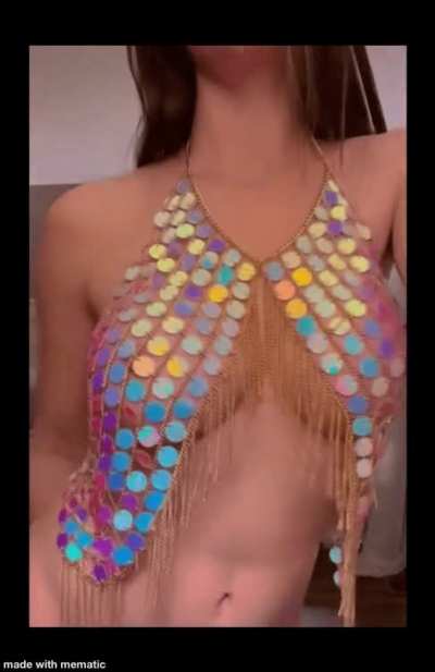 Not really an appropriate outfit with this cold weather..oh well! 🥳 Happy New Year, everyone! 