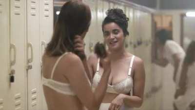 Underwear in locker room - Las Niñas Bien (2018) [MIC]