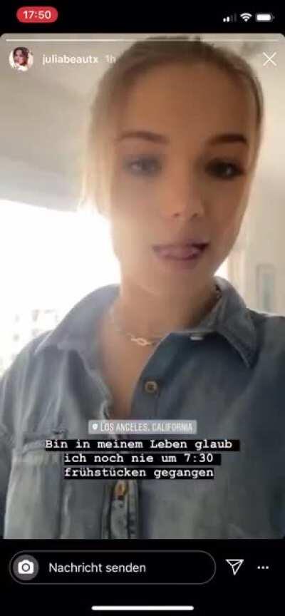 Ich liebe es wie sie sich über Essen freut 😍