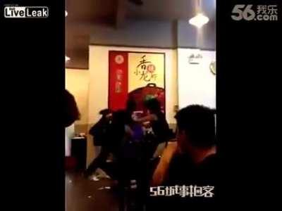 Man jumps in 1v5 against female bullies