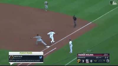 [Highlight] WHAT A THROW FROM 3B! Ke’Bryan Hayes makes an unreal play