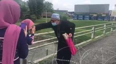 [Taken from WhatsApp] Dad in Perak, Family in Selangor