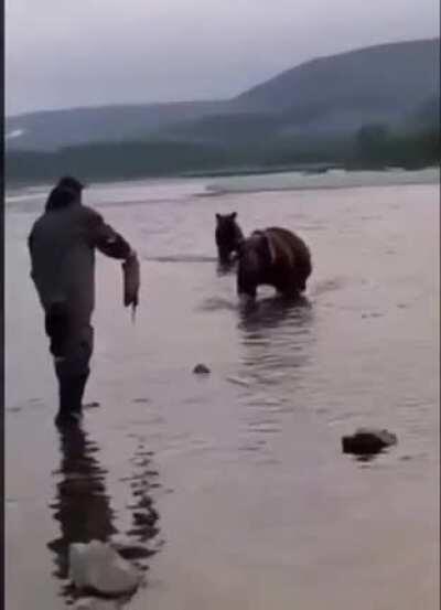 Поделился рыбой