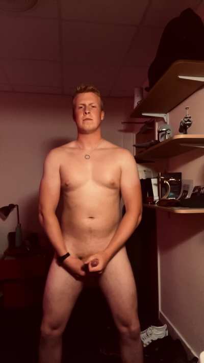 I need a cumslut right now 🥵