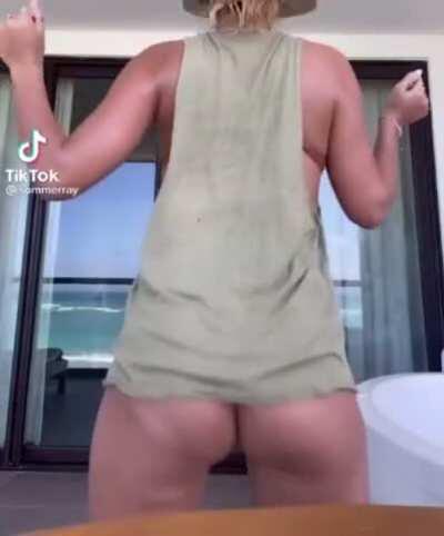 Slow Motion Twerking