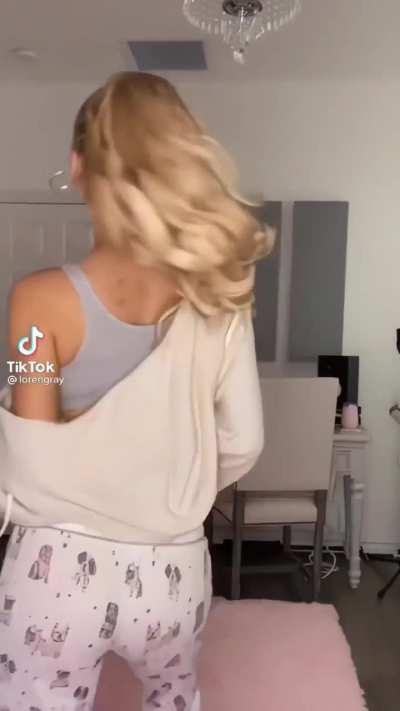 Loren shaking her 🍑 🥵🥵