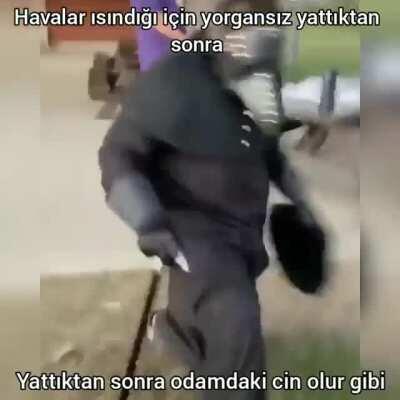 Adam harbi karizma yalnız...