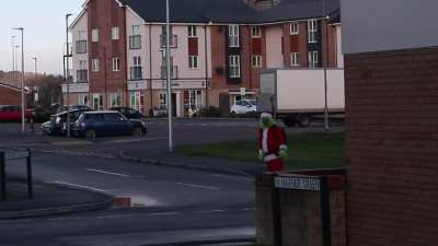 Just a skateboarding Grinch 😂