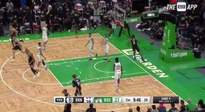 [Highlight] James Harden throws it down with authority