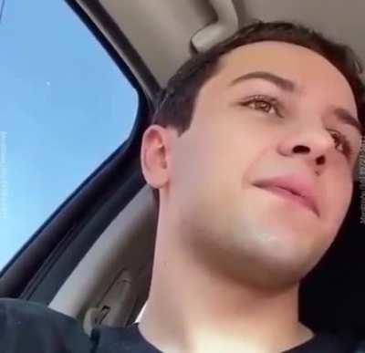 Queria saber o nome da música no final deste vídeo 😁