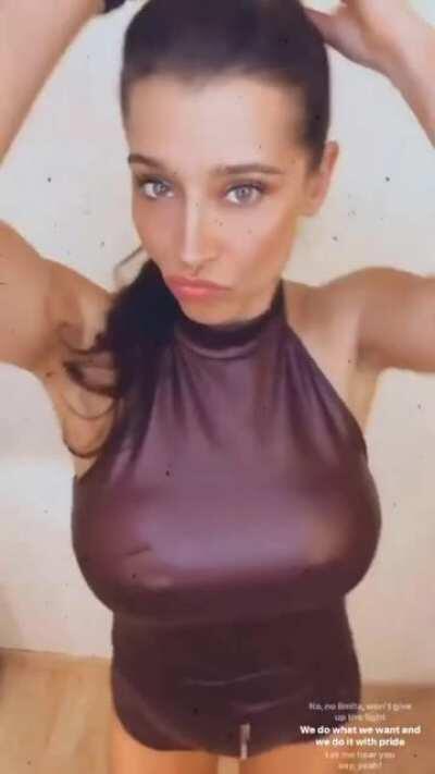 If she ain't smokin' HOT in this outfit I don't know who is!!