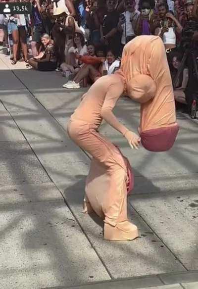 What in the everlovinq FUCK is this? That face will haunt my nightmares till the day I die.