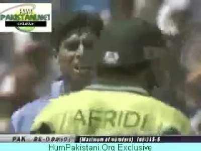 Ashish Nehra abusing dhoni