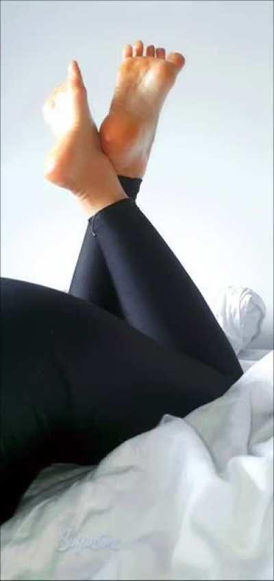 when I invite you to watch Netflix 👣