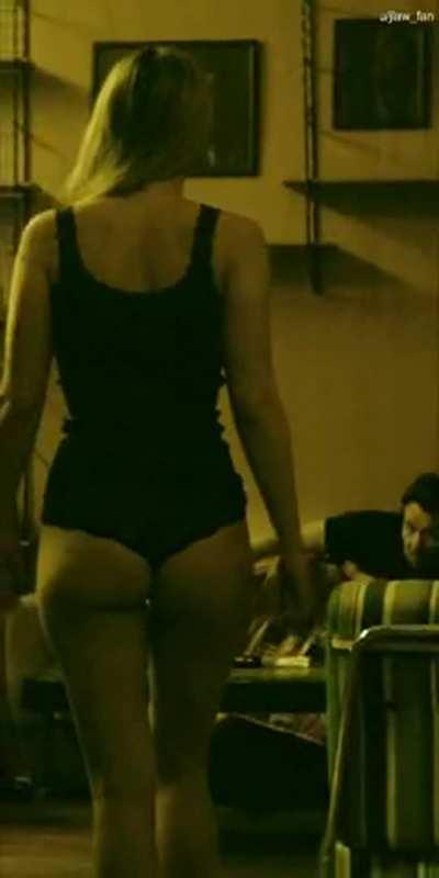 I don't doubt Jennifer Lawrence can take two big hard cocks in her tight asshole