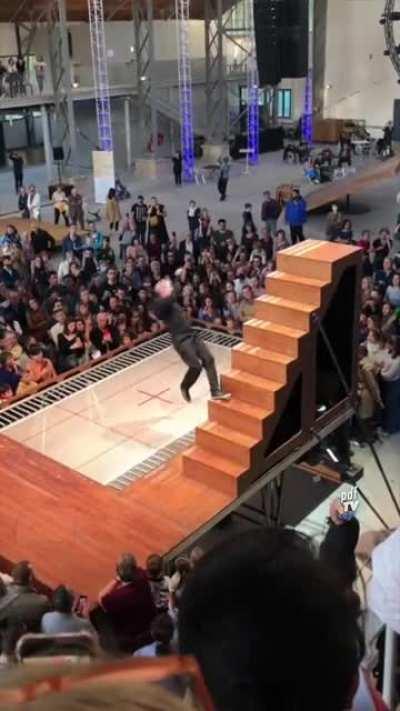 Live performance by French dancer Yoann Bourgeois