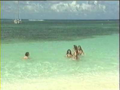 Parafotos - Treasured Island (UK1993) (1/3) - Treasure hunters going for a dip at Club Orient beach