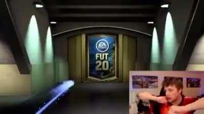 Noone:The autistic kid who sits next to the teacher