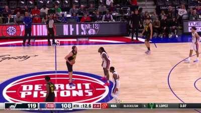 [Highlight] After a 9-2 run to finish the 4Q, the Jazz dribble out the clock and the Pistons are set to lose their 25th game in a row!