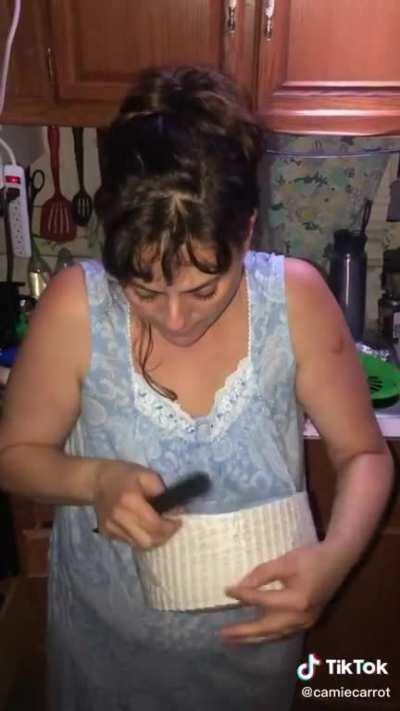 The way she holds that knife 😳